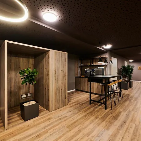 Adapt Aparthotel *
